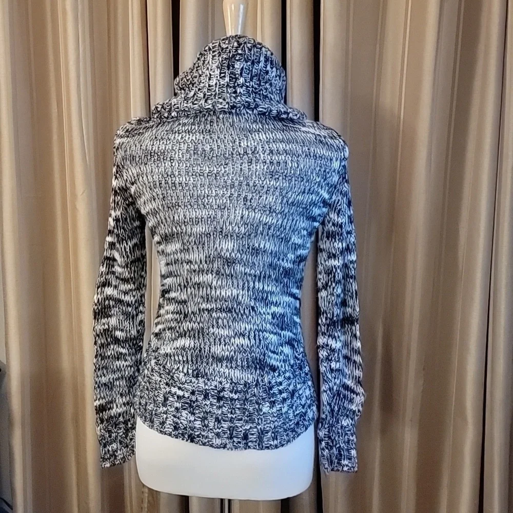No Bounderies Cowlneck  Sweater Size M 7-9